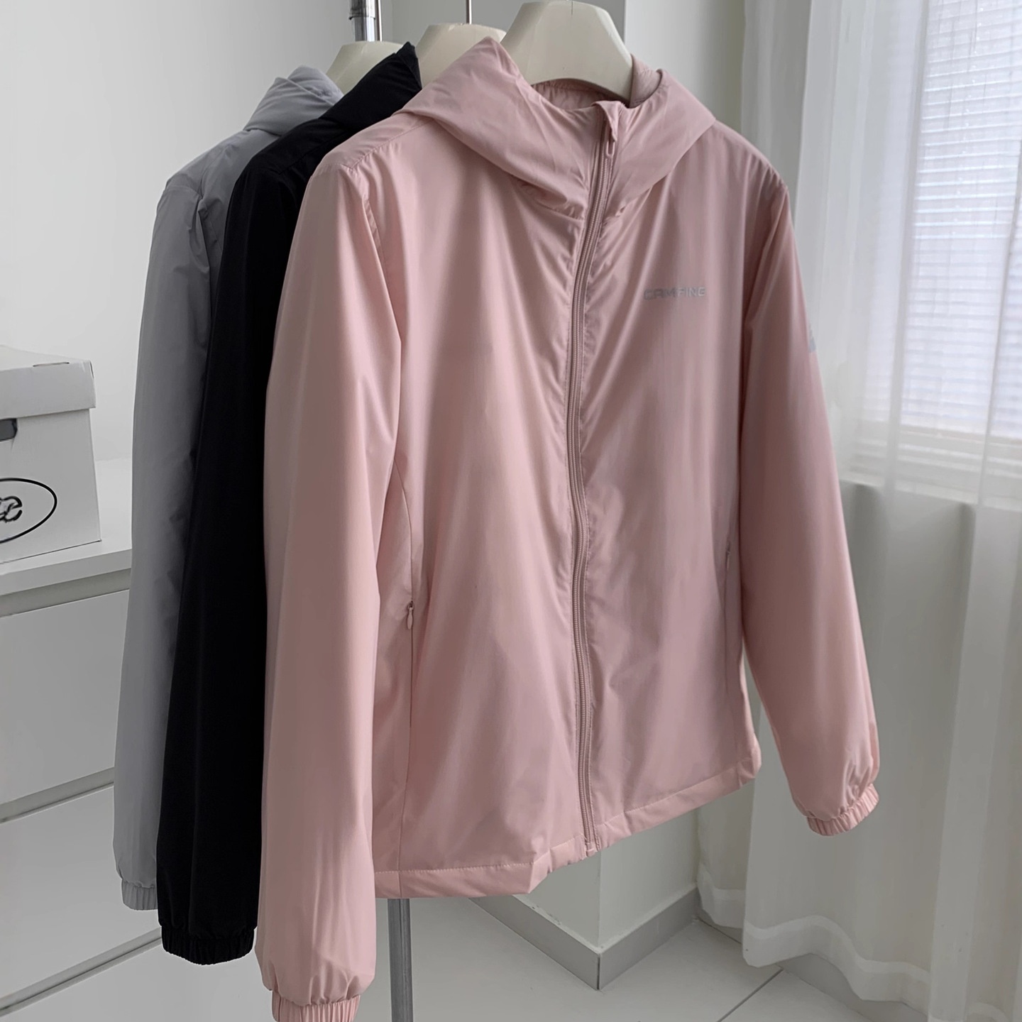 户外运动风薄款羽绒外套女极简韩版纯色连帽拉链开衫冲锋衣冬