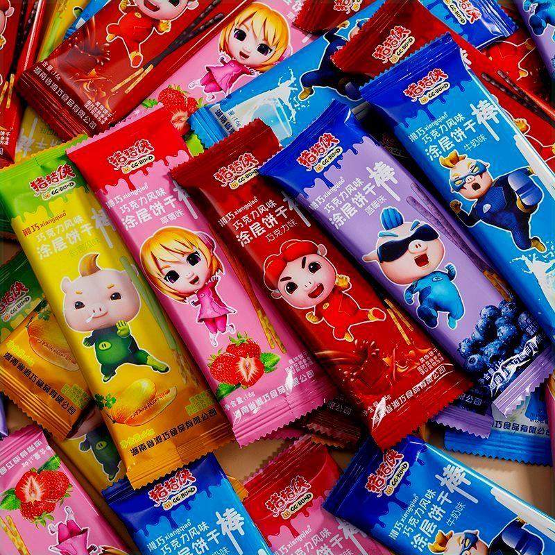 优选湘巧猪猪侠涂层手指饼干巧克力棒网红休闲零食早餐办公室点心