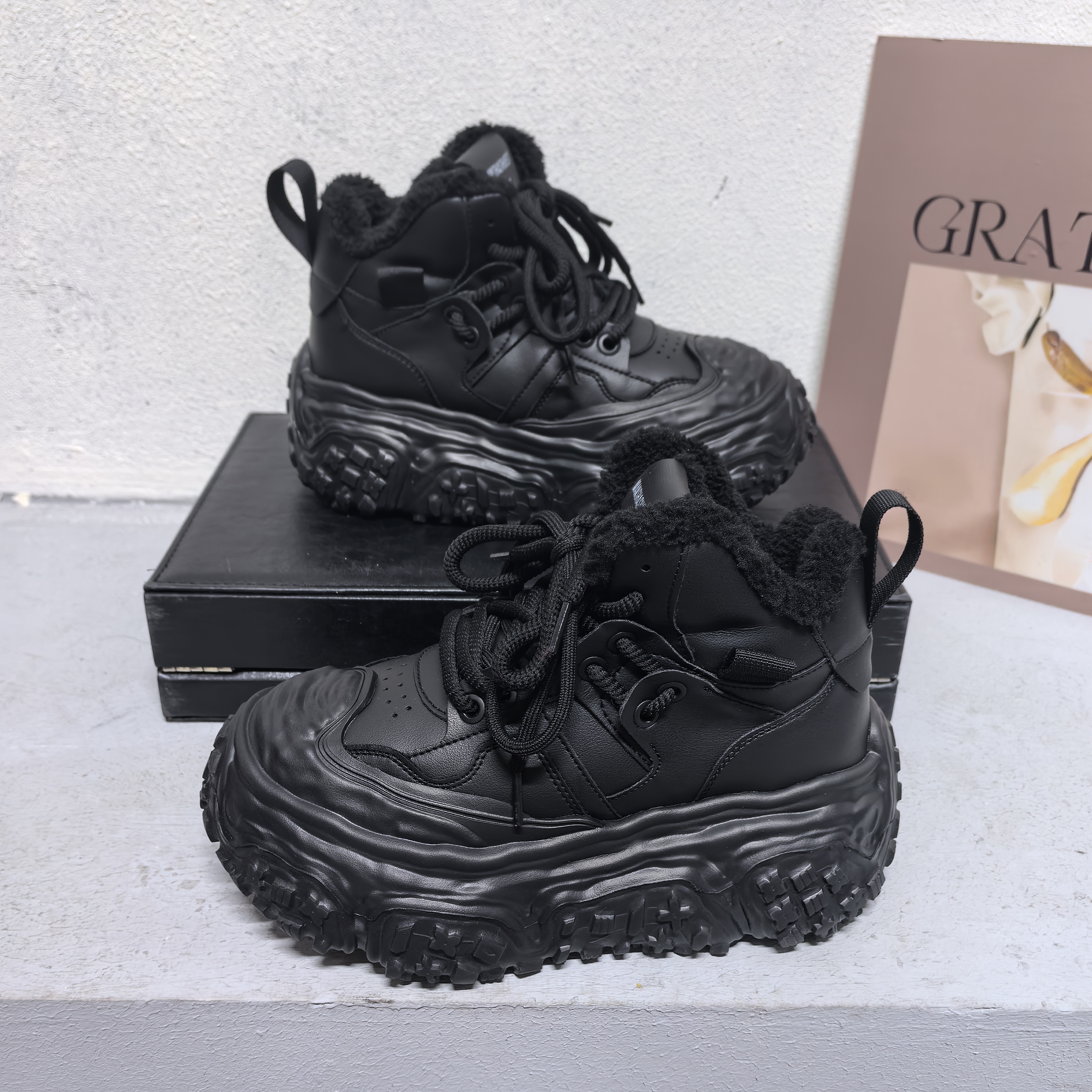 欧洲站2025新款高帮鞋防滑厚底百搭轮胎绒里老爹鞋做旧真皮高帮鞋