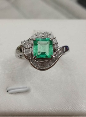 pt900镶钻祖母绿戒指 cp130153 收藏 高贵典雅 搭配足反钻石