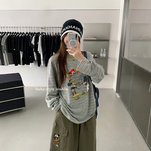 RARA STYLE2026秋季复古条纹卡通米奇英文印花慵懒风圆领长袖T恤