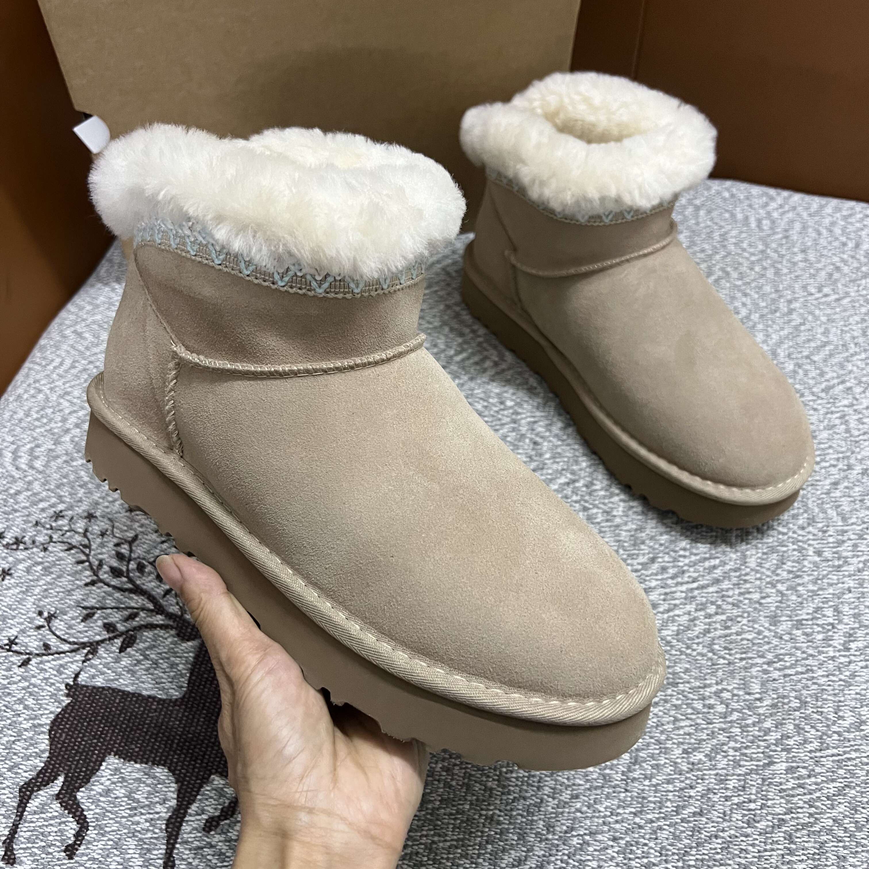 莞产雪地靴女冬季新款迷你塔斯林保暖女款短筒雪地靴羊皮毛一体