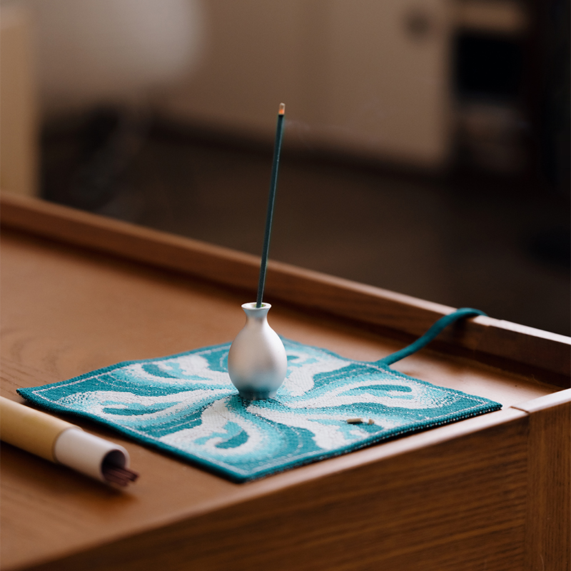 福图玉壶春瓶针织香插卷轴