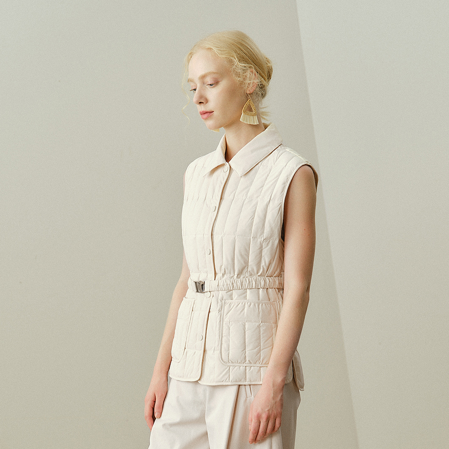 艺之卉得体优雅风鹅绒羽绒马甲收腰合体保暖外套2025冬新款