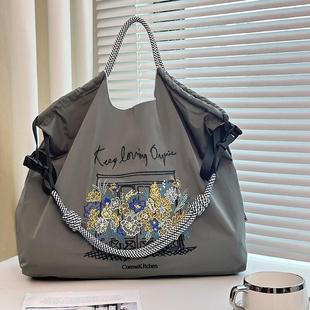 日本代购 chain刺绣门庭窗花帆布包女购物袋旅游行大容量包包 ball