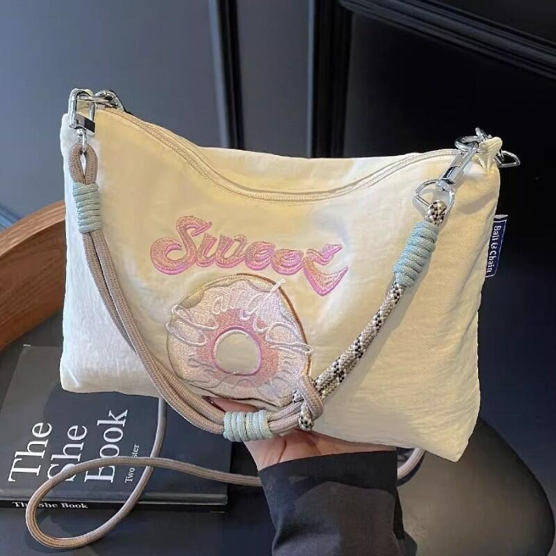 日本正品ballchain刺绣甜甜圈包