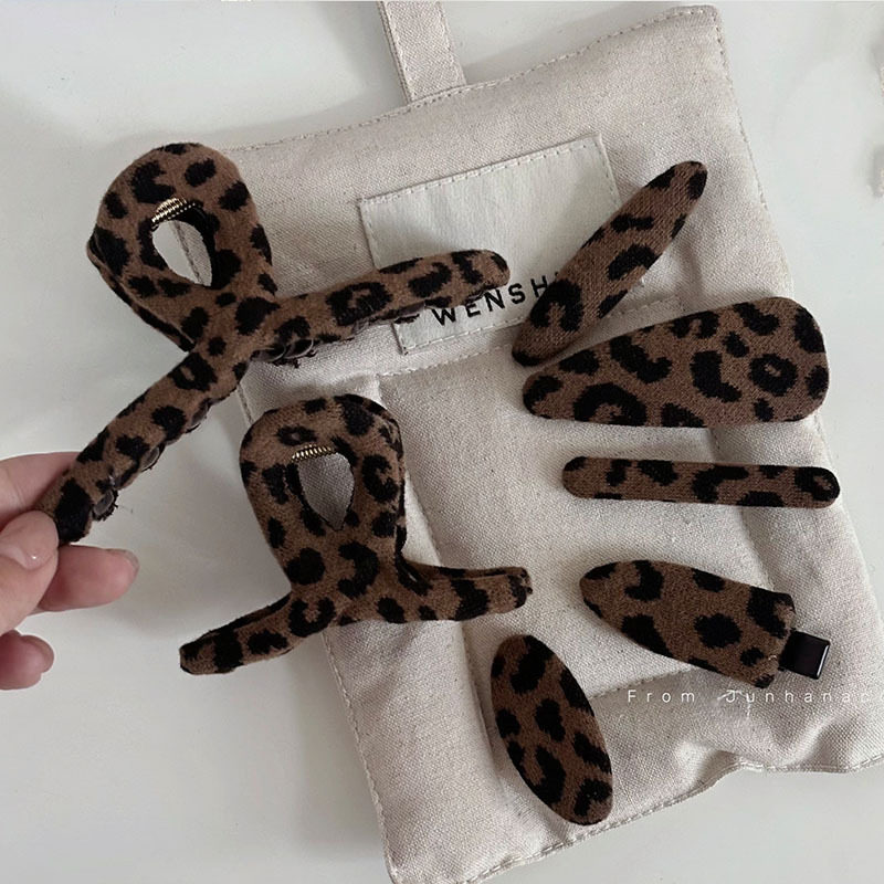 豹纹复古布艺发夹高级感成熟风气质抓夹侧边刘海夹鲨鱼夹发饰,饰品/流行首饰/时尚饰品新,发饰,淘宝优惠券,粉丝福利购,淘宝优惠卷