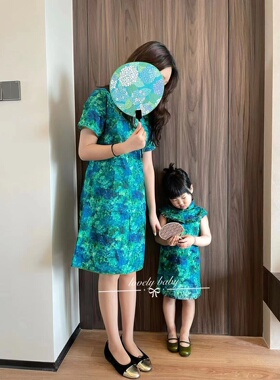 新款亲子装女童绿色短袖旗袍儿童中国风中小童妈妈母女连衣裙碎花