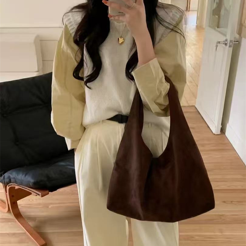 来一杯焦糖玛奇朵丨麂皮绒托特包