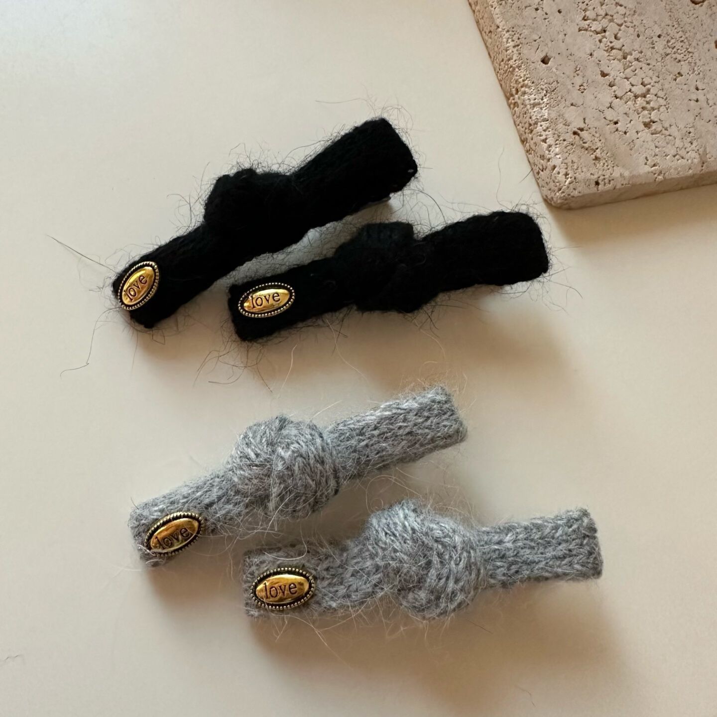 灰色高级感打结针织毛线鸭嘴夹金标字母发夹小众设计感侧边刘海夹