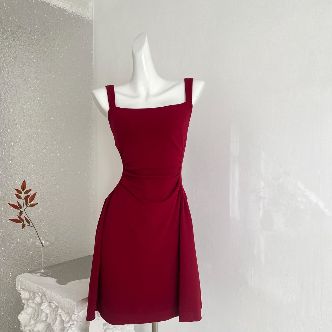 ifashion自制白色吊带连衣裙2025女新款方领法式收腰小众领证礼服图片