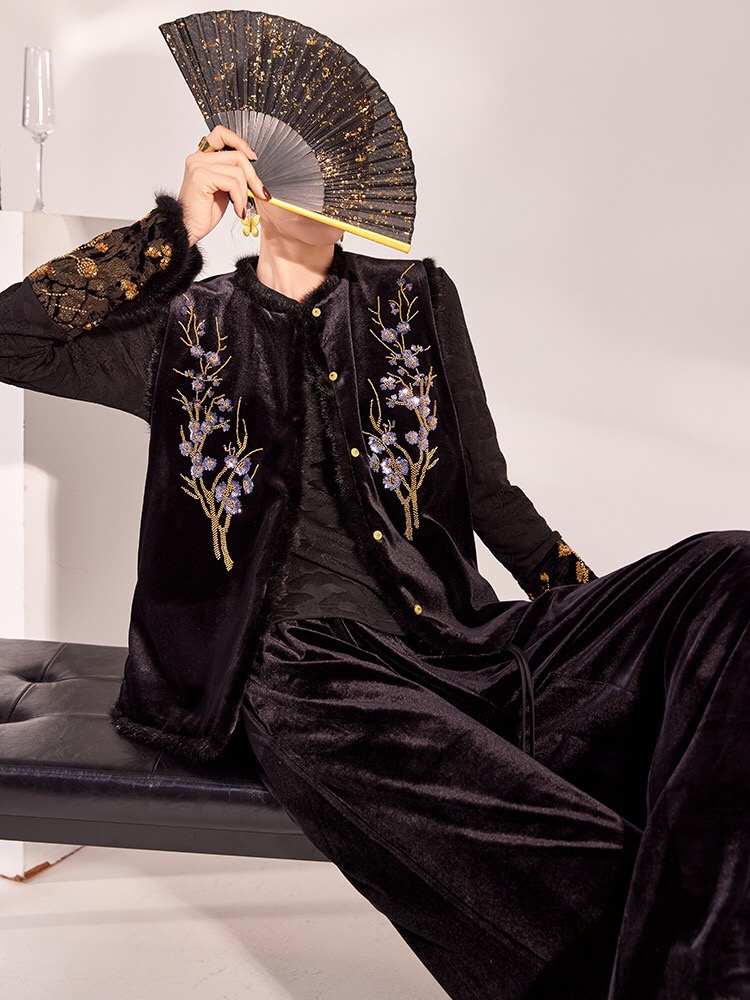 新中式国风刺绣盘扣丝绒马甲