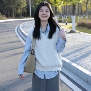 学院风宽松短款白色V领羊绒马甲背心女春秋冬季针织外穿毛衣坎肩