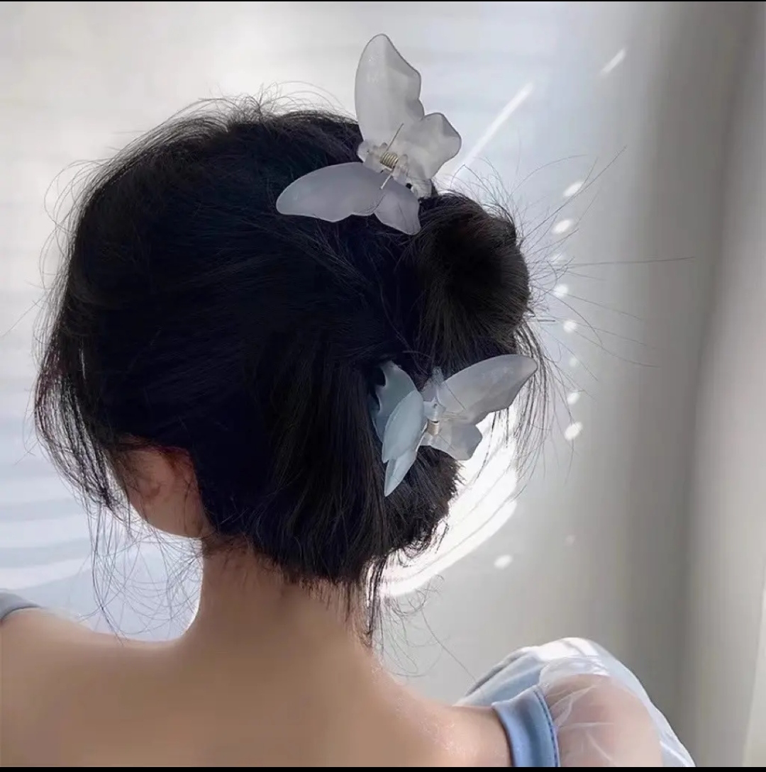 9.9 三个装温柔招蜂引蝶抓夹 ~磨砂果冻蝴蝶发抓彩色半透明抓夹