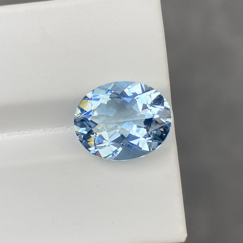 大颗5.54克拉天然圣玛海蓝宝椭圆