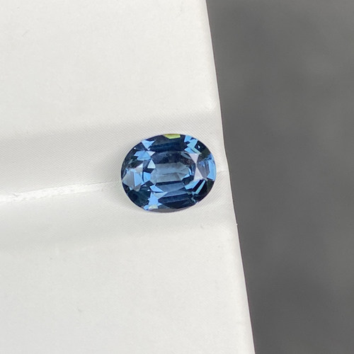 0.95小克拉天然蓝尖晶石彩宝椭圆