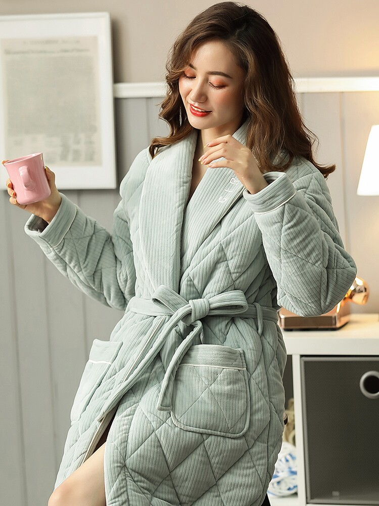 CORAL VELVET NIGHTGOWN WOMENS AUTUMN AND WINTER THICKENED THREE-LAYER PADDED COTTON SUPER THICK PAJAMAS WOMENS VELVET AND COTTON BATHROBE ELONGATED