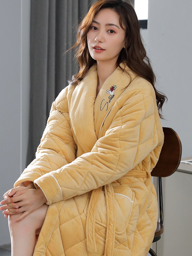 CORAL VELVET NIGHTGOWN WOMENS AUTUMN AND WINTER THICKENED THREE-LAYER PADDED COTTON SUPER THICK PAJAMAS WOMENS VELVET AND COTTON BATHROBE ELONGATED