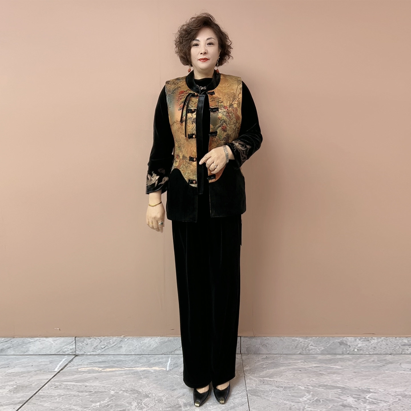 高档阔太太国风加棉马夹秋冬新款撞色坎肩刺绣丝绒上衣裤子三件套