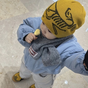 我那时髦的鹅子也是戴上冷帽辣～黄色真的显白！小月龄宝宝帽子