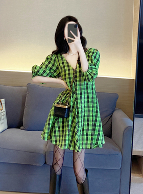 绿色格子连衣裙2022春装新款韩版气质宽松收腰显瘦v领a字裙子女夏