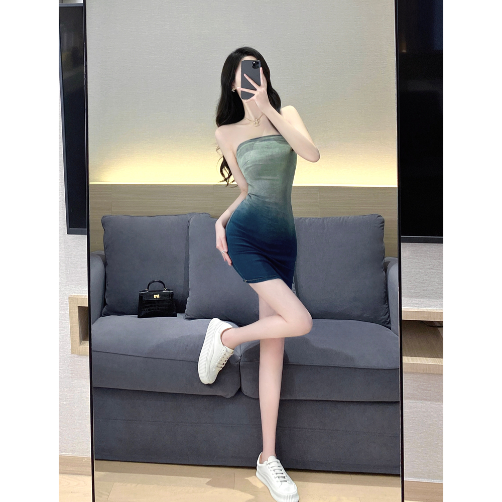 小女人最爱纯欲性感抹胸包臀裙