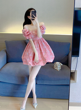 蓬蓬裙女夏2024新款气质甜美公主裙收腰显瘦方领泡泡袖粉色连衣裙
