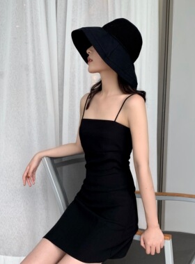 黑色吊带连衣裙2021新款夏季女性感修身显瘦气质小个子心机小黑裙
