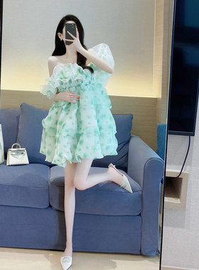 设计感小众裙子女夏天2022新款气质名媛法式一字肩绿色碎花连衣裙
