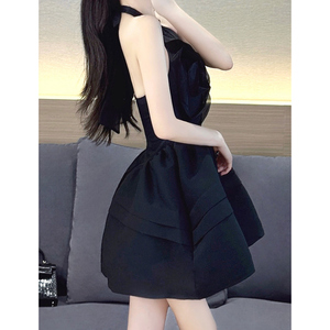 黑色连衣裙2024新款女夏季气质名媛立体玫瑰花无袖挂脖a字蓬蓬裙