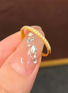 黄金色排钻爆闪星辰戒指女强保色叠戴小巧精致闭口繁星镶钻食指戒