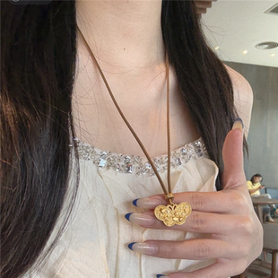 新中式庄周梦蝶吊坠蝴蝶毛衣链女编织绳可调节仿黄金光漫舞蝶项链