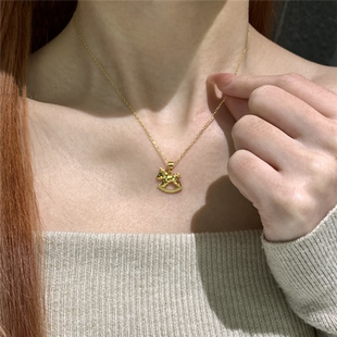 【马上有钱】本命年碎碎冰小金马项链女仿黄金色小马驹吊坠锁骨链