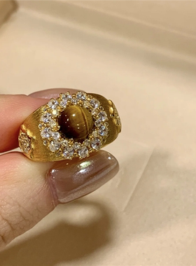古法沙金拉丝虎眼石戒指黄金色