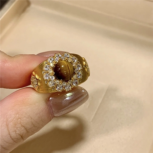 古法沙金拉丝虎眼石戒指黄金色中古秋冬搭大衣复古微镶锆石食指戒