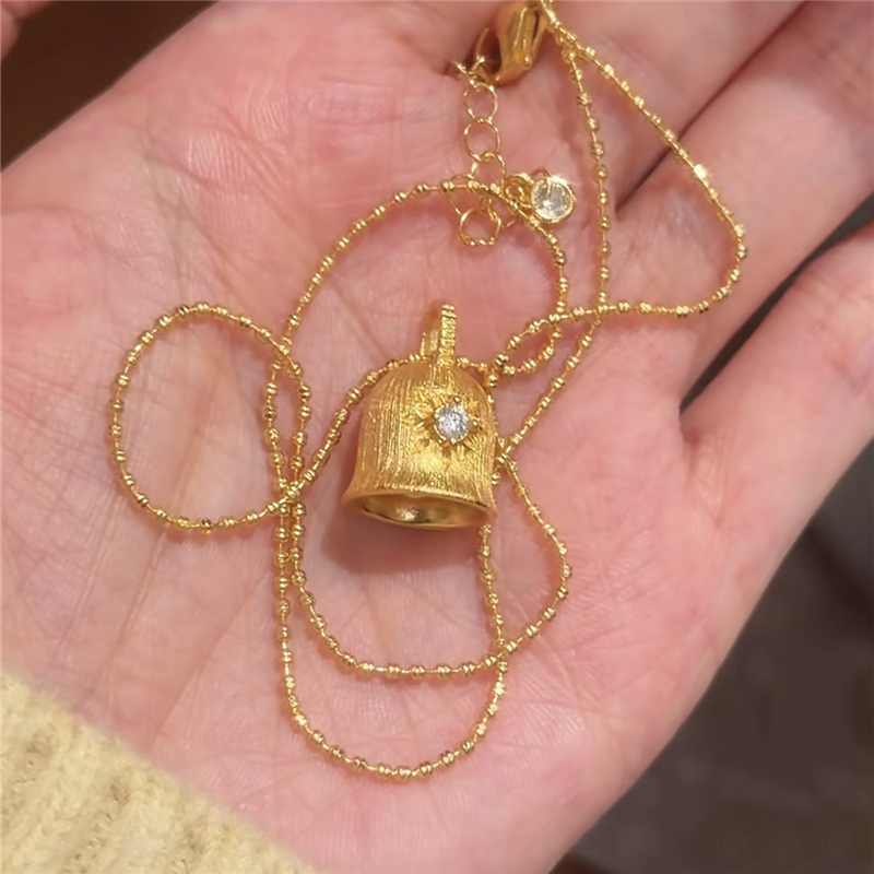 古法沙金镶钻拉丝圣诞许愿铃铛吊坠项链女黄金色六芒星锁骨毛衣链