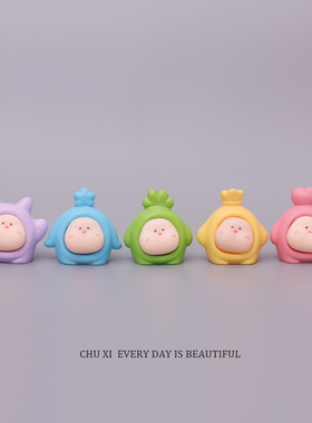 胖嘟嘟脸蛋呆萌工位办公桌面摆件