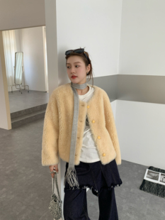 2025新款全羊毛皮毛一体外套女短款小个子减龄年轻气质羊羔毛皮草
