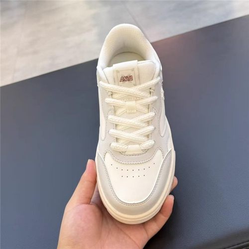 安踏皎月板鞋女子小白鞋秋季新款4经典百搭休闲运动正品122548032