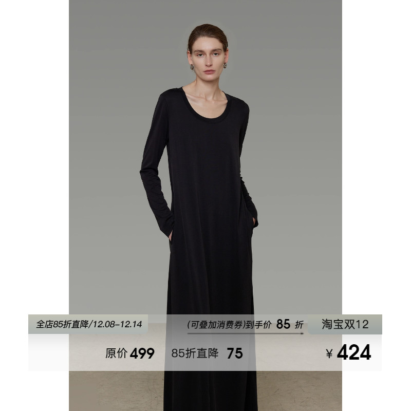 UNSPOKEN经典圆领宽松连衣裙