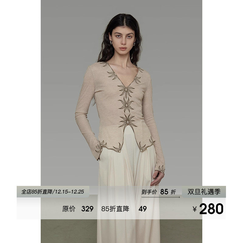 UNSPOKEN复古刺绣V领修身针织衫女款2025秋季新款设计感显瘦上衣