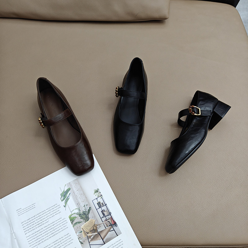 玛丽珍女鞋2025新款低跟复古单鞋尖头粗跟高跟鞋法式小皮鞋配裙子
