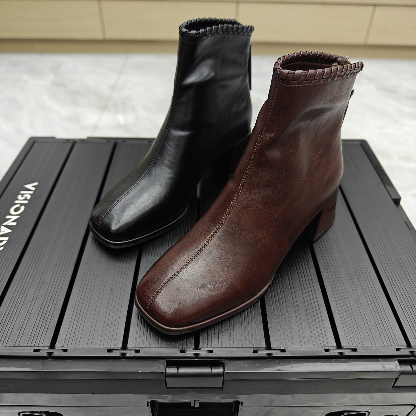 法式方头粗跟高跟时装靴女2025秋冬新款配裙子短靴气质复古瘦瘦靴