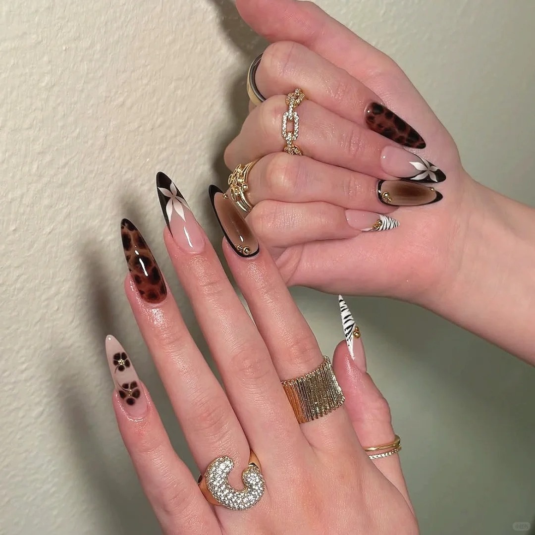 甜酷辣妹豹纹爆闪美甲贴片