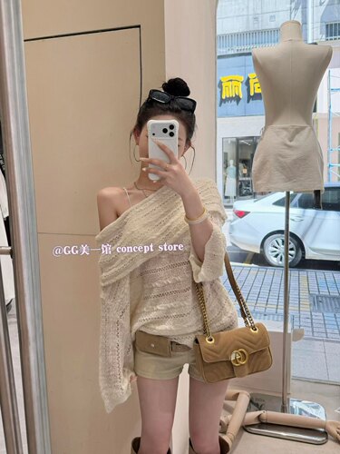 M Q设计感斜肩短袖马海毛针织衫女秋季慵懒气质宽松毛衣