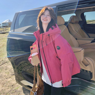 Dalki 2025秋冬工装风连帽玫红色羽绒服女短款气质加厚外套冲锋衣