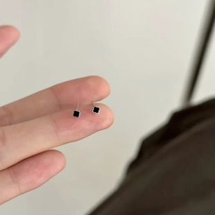 纯银小耳钉隐形不明显迷你四叶草精致高级耳饰养耳洞日常百搭耳环