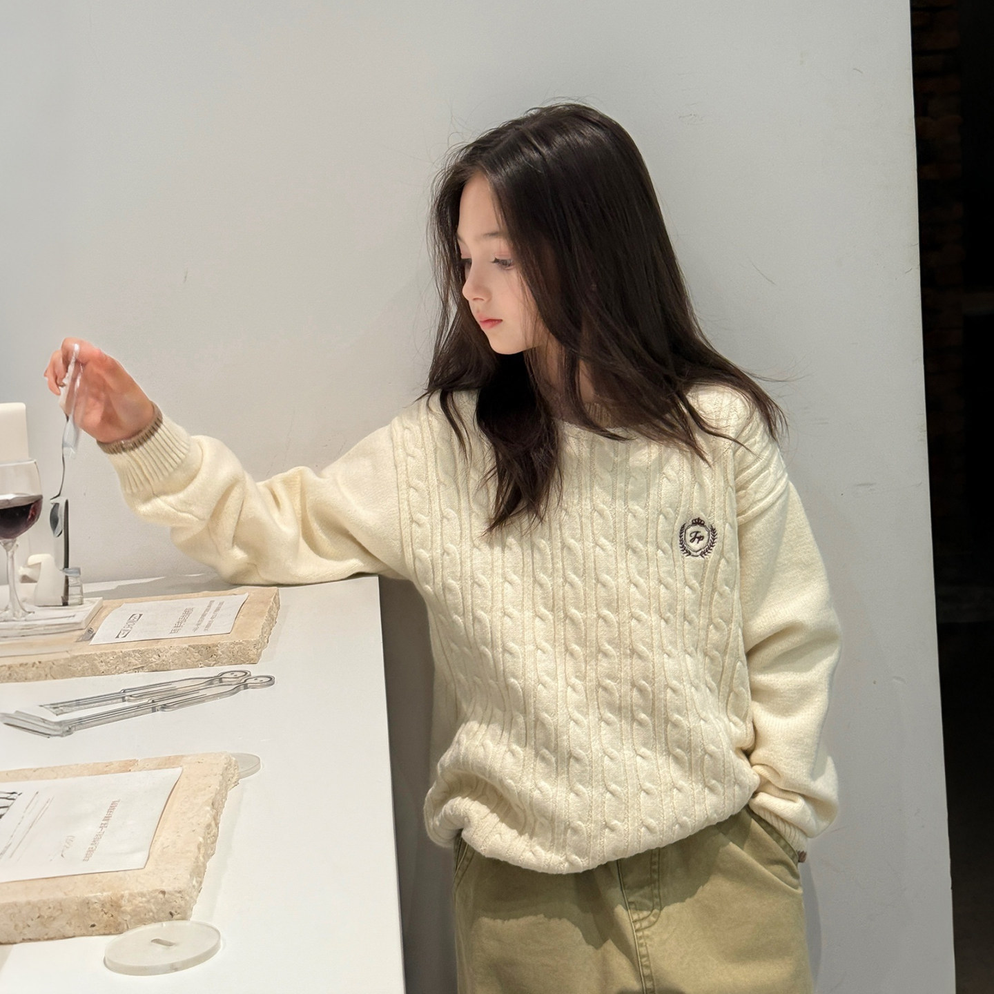 柒号童仓女大童韩系学院风圆领撞色毛衣秋装新款儿童麻花针织上衣