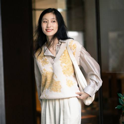 纯山羊绒微破宽松深V领复古提花