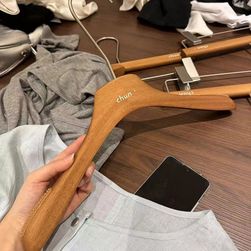 枫辉胡桃木色定制LOGO防滑衣架